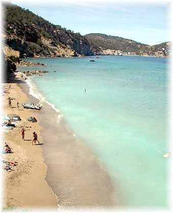 ---IBIZA---Die Bucht Aguas Blancas im NO ist eine der schönsten auf der Insel.